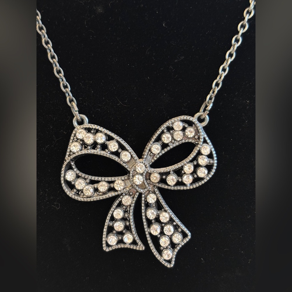 Rhinestone Bow Pendant Necklace Costume Jewelry